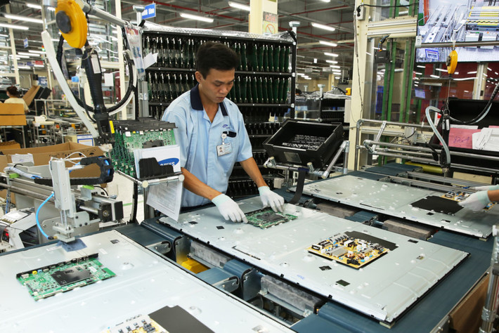 Trong công đoạn lắp ráp sẽ có một khâu kiểm tra lại các lỗi của sản phẩm trước khi đóng gói.