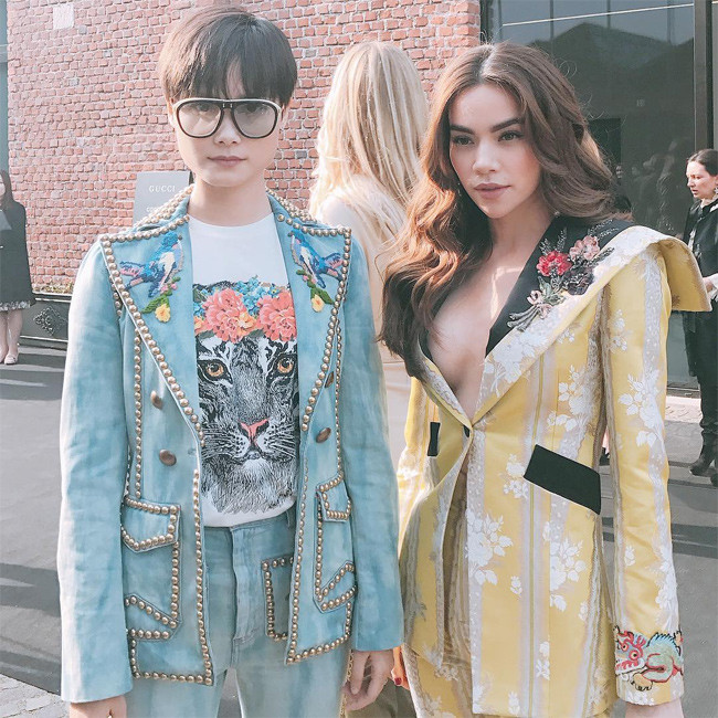Với mức cát xê cao nhất nhì showbiz Việt và lịch trình đi show đầy kín, những món trang sức đắt tiền như hột xoàn, kim cương cũng chẳng còn khó khăn đối với Hà Hồ.