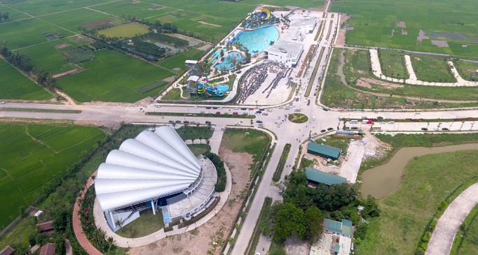 Tuy nhiên, sau khi đặt chân tới đây, nhiều người không khỏi thất vọng vì cơ sở hạ tầng cũng như dịch vụ không như quảng cáo trước đó. Thực tế này khiến không ít người cũng tò mò về kinh phí đầu tư của dự án này. Ảnh: Zing