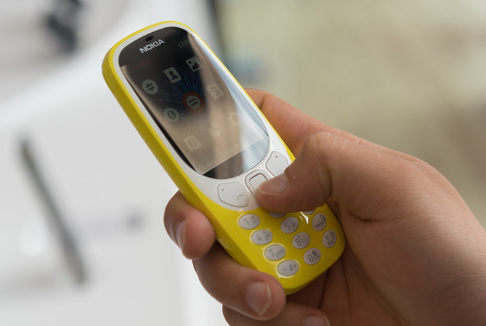 "Ứng dụng" được sử dụng nhiều nhất trên Nokia 3310 có thể là trình duyệt Opera mini. Nó có khả năng nén dữ liệu để tải phiên bản nhẹ nhất của trang, đủ để dùng trên mạng 2G. Tiếp đến là máy nghe nhạc MP3 và radio FM.