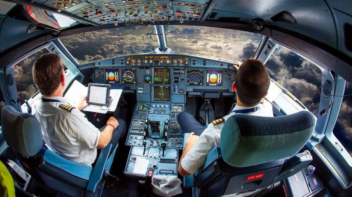 Trong khi nhiều kĩ thuật lái khác đã có máy tính hỗ trợ, việc hạ cánh vẫn còn phụ thuộc nhiều vào "tay lái lụa" của phi công.
