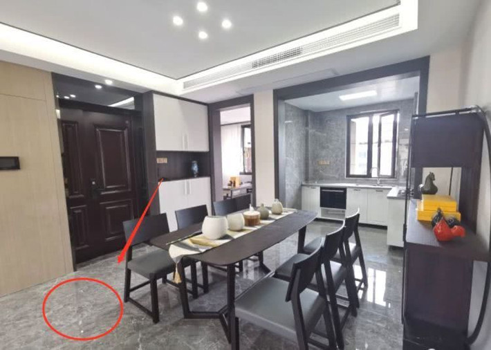 Không tính toán và bố trí ổ cắm chuẩn từ trước sẽ gây nhiều bất tiện khi sử dụng đồ đạc trong nhà. Vì vậy, cần tính toán trước số lượng ổ cắm cần thiết và có thể làm thêm một số ổ cắm để đề phòng cần đến. Ảnh: QQ.