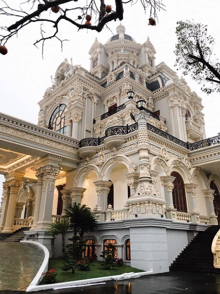 Ngôi nhà Thu Hương ở trước khi lấy chồng là tòa lâu đài 7 tầng lộng lẫy ở huyện Trực Ninh, có thiết kế sang trọng, tỷ mỉ và được đánh giá là có một không hai ở Nam Định. Ảnh: Vietnamnet.