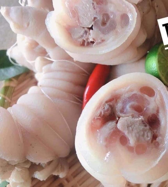 Chia sẻ trên báo Vietnamnet, chị Hoàng Thị Yên (một đầu mối chuyên đổ sỉ móng giò rút xương ở Hải Dương) cho biết chị đổ buôn đầu tấn cho các mối bán lẻ ở Hà Nội và các tỉnh lân cận như Hưng Yên, Bắc Ninh...
