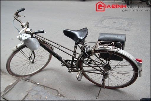 Không phải Roll Royce hay Ferrari...siêu xe của giới nhà giàu Việt thời bao cấp là chiếc xe đạp thống nhất. Hồi đó, giá trị của chiếc xe đạp ngang xế hộp sang trọng ngày nay. Ảnh: Giadinhvietnam.