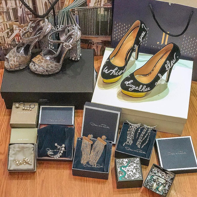 Bộ sưu tập của Minh Hằng đa dạng từ các loại túi xách, giày dép cho đến quần áo và chúng đều đến từ những thương hiệu lừng danh bậc nhất thế giới như Gucci, Chanel, Dolce & Gabbana, Hermes…Ảnh: Zing.