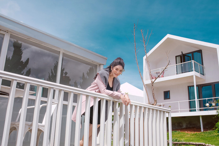 Khu resort của nữ diễn viên Lý Nhã Kỳ có 16 căn villa với view hướng rừng và vườn, có khu nhà hàng trong và ngoài vườn, có khu giải trí và cà phê.