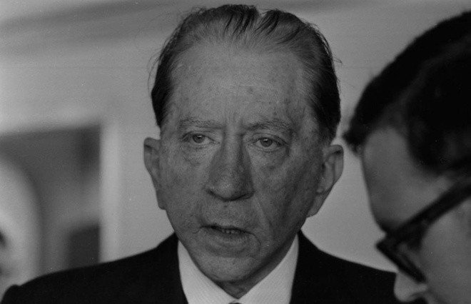 J Paul Getty là một trong những tỷ phú giàu nhất thế giới nhờ việc kinh doanh dầu mỏ. Ông sinh năm 1892 và mất 1976. Ảnh: Wiki.