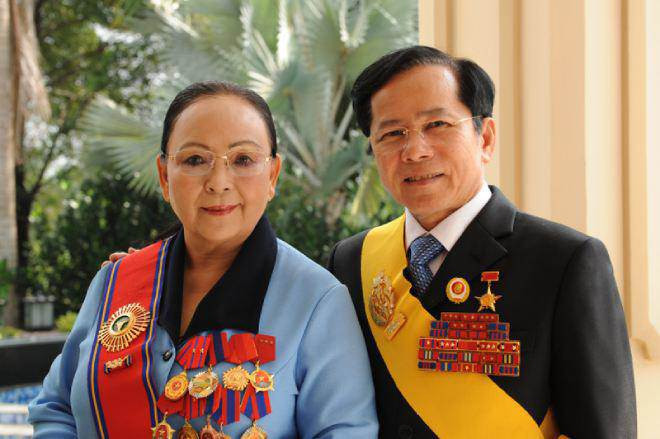 Trên thương trường, đại gia Lê Văn Kiểm và vợ là bà Trần Cẩm Nhung nổi tiếng với khả năng kinh doanh tài ba. Cặp vợ chồng đại gia bắt đầu giàu lên từ những năm 1980 nhờ ngành dệt may và cao su khi Việt Nam bắt đầu cải cách kinh tế. Ảnh: Khám phá.