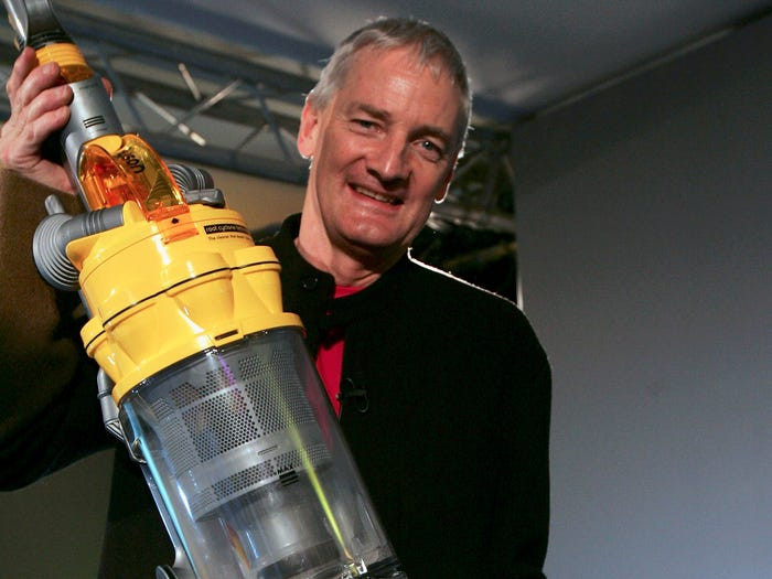 James Dyson là một trong 3,9% người giàu trong lĩnh vực công nghệ và kỹ thuật. Mặc dù không có bằng kỹ sư nhưng Dyson đã phát minh ra máy hút bụi không túi đầu tiên trên thế giới vào năm 1986. Từ đó, James mở rộng công ty và sản xuất nhiều thiết bị khác. Tỷ phú người Anh này hiện sở hữu khối tài sản 6,1 tỷ USD. (Ảnh: Getty)