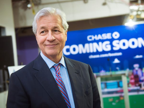 Ngành nghề được Wealthy – X đánh giá cao nhất với 26% tỷ phú là tài chính ngân hàng. Jamie Dimon - Chủ tịch và Giám đốc điều hành của JPMorgan Chase sở hữu khối tài sản 1,3 tỷ USD (theo Forbes 2019). (Ảnh: AP) Video: Người Việt nào giàu hơn tỷ phú Phạm Nhật Vượng? Nguồn: VTC14.