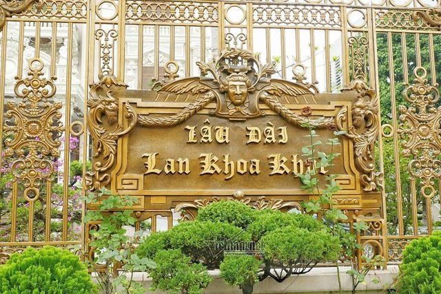 Lâu đài có diện tích 470m2 nằm trên mảnh đất 3.000m2, được xây dựng trong suốt 9 năm và có giá trị khoảng 50 tỷ đồng. Ảnh: Vietnamnet.
