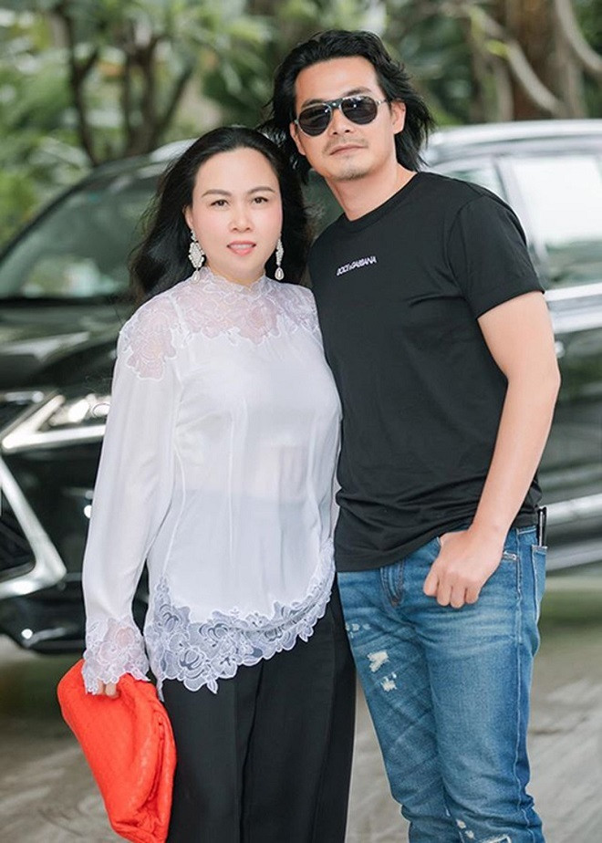 Theo những gì cặp đôi chia sẻ trên mạng xã hội cho thấy, cả hai đang có một cuộc sống vô cùng hạnh phúc và thoải mái.