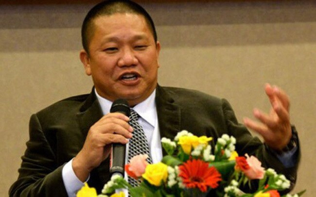 Lên núi ở ẩn, mỗi tháng đại gia Lê Phước Vũ chỉ ghé qua Tập đoàn Hoa Sen 2 lần, mỗi lần 2 tiếng. Ông cũng khẳng định mặc dù giờ ở xa nhưng vẫn nắm mọi công việc của công ty.