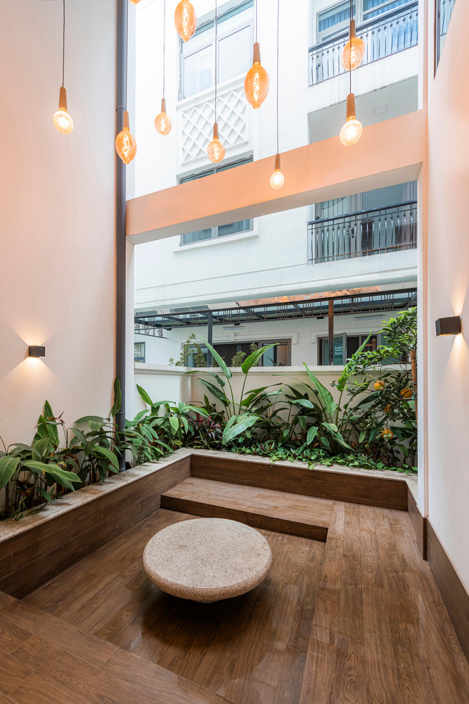 Chan House là ngôi nhà có tổng diện tích 295 m2, gồm 3 tầng và 1 mái, được xây dựng năm 2019.