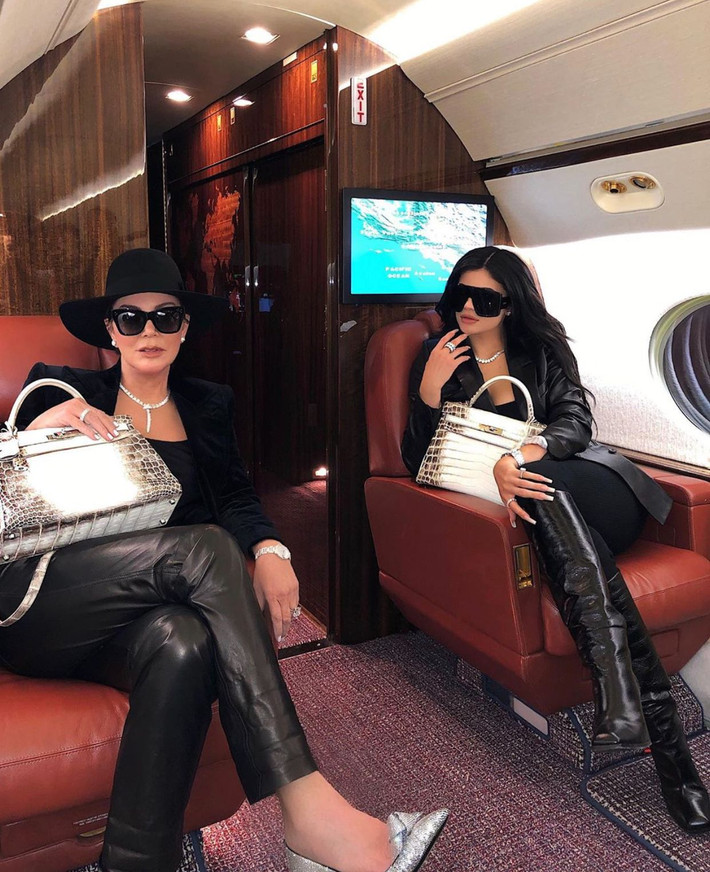 Trước đây, Kylie Jenner cho biết công ty mỹ phẩm của cô đạt doanh thu 360 triệu USD vào năm 2018. Tuy nhiên, tài liệu của Coty cho thấy năm 2018 doanh thu thực sự của Kylie Cosmetics chỉ đạt gần 125 triệu USD.