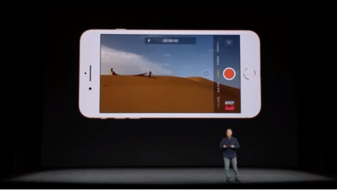 iPhone 8 có màn hình TrueTone mới với khả năng tự điều chỉnh nhiệt độ màu dựa vào màu sắc và ánh sáng xung quanh. Ảnh: The verge.