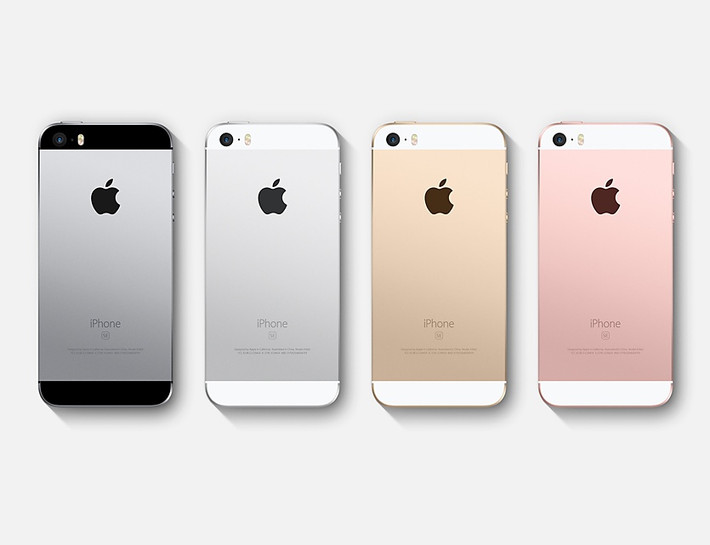 iPhone SE cũng được giảm 50 USD xuống còn 349 USD (7,9 triệu đồng). Với mức giá này, iPhone SE trở thành chiếc iPhone rẻ nhất từ trước đến nay của Apple. Ảnh: Apple.