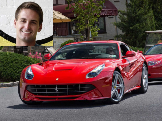 Năm 2015, Evan Spiegel đã mua một chiếc Ferrari.