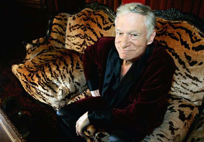 Theo thống kê mới nhất, (tính đến thời điểm qua đời) ông trùm tạp chí Playboy Hugh Hefner sở hữu khối tài sản ròng khoảng 50 triệu USD. Ảnh: Huffington Post