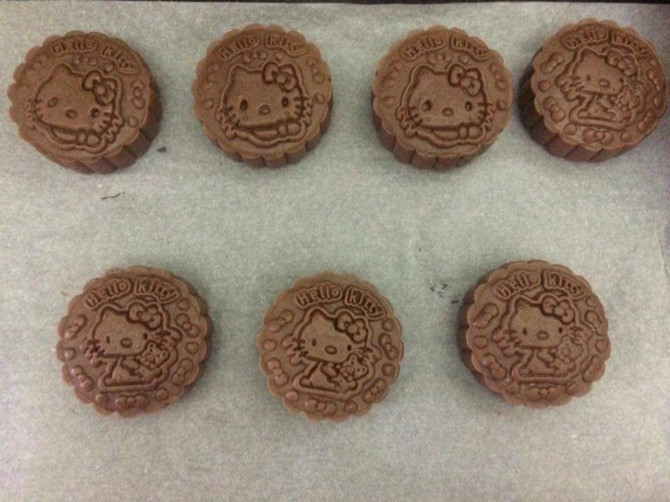 Bánh trung thu hình mèo Hello Kitty nghộ nghĩnh cho các bạn nhỏ. Ảnh: Infonet.