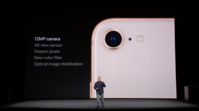 Về camera, iPhone 8 sử dụng camera cảm biến 12 megapixel hoàn toàn mới, thu ánh sáng nhiều hơn 83%. Ảnh: Youtube.