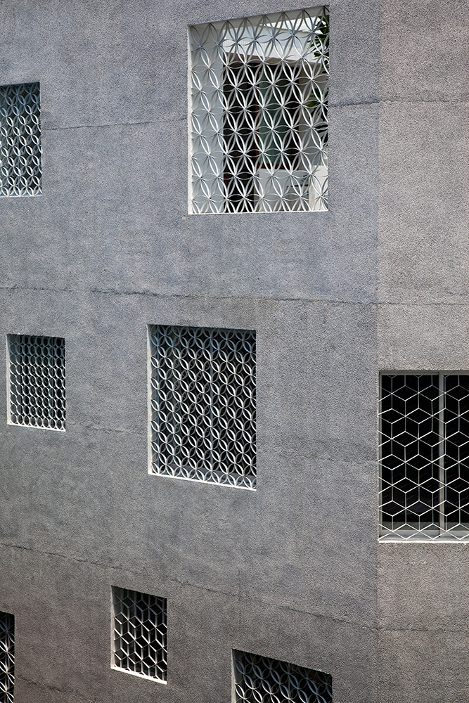 HẺM House là ngôi nhà 3 tầng do nhóm kiến trúc sư của Sanuki Daisuke Architects thiết kế.