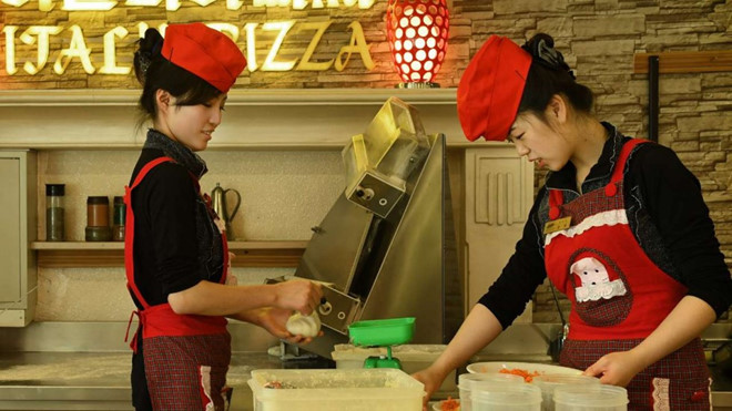 Khu giải trí giữa thủ đô Bình Nhưỡng phục vụ tiệc cưới với giá thuê lên đến 500 USD/giờ. Ảnh: WP.