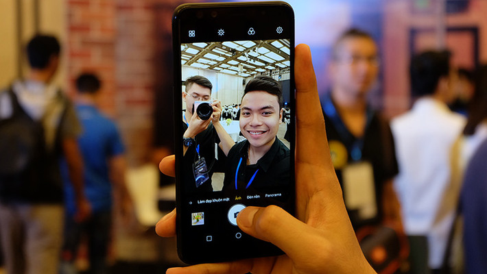 Prime X Max là sản phẩm cao cấp nhất của Mobiistar với màn hình vô cực (viền siêu mỏng), 4 camera bao gồm cả mặt trước và sau. Ảnh: Thegioididong.