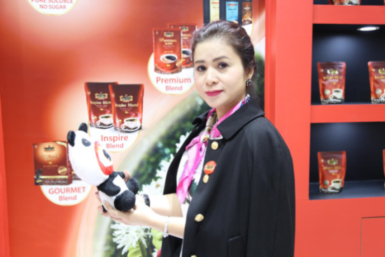 Không chỉ vậy, bà Lê Hoàng Diệp Thảo còn là Giám đốc Công ty TNHH đầu tư du lịch Đặng Lê tại Buôn Ma Thuột. Những địa điểm du lịch nổi tiếng của công ty là khu du lịch Gia Long, resort coffee tour Trung Nguyên, khu du lịch thác Draynur. Ảnh: Tnikingcoffee.