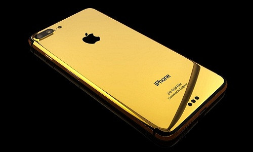 Là siêu phẩm điện thoại được mong chờ nhất năm, iPhone 8 trở thành miếng mồi béo bở của các công ty kinh doanh, đặc biệt là các hãng chuyên mạ vàng. Ảnh: Goldgenie.