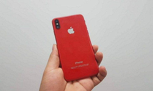 Mặt sau nổi bật với logo táo khuyết cùng dòng chữ iPhone. Ảnh: Vietnamnet.