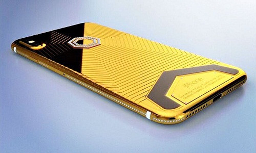 Bên cạnh đó, Brikk còn có dòng sản phẩm Lux iPhone X Deluxe Collection, mạ vàng 24K và đính rất nhiều loại đá quý, bao gồm có cả các hạt kim cương.