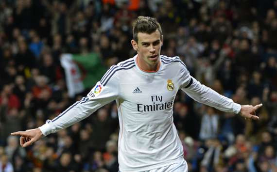 Khi mới chuyển tới đầu quân cho Tottenham năm 2007, Gareth Bale thi đấu ở vị trí hậu vệ cánh trái. Sau những pha dâng lên tấn công hiệu quả, đặc biệt là tốc độ nhanh như một chiếc siêu xe F1, Gareth Bale dần được HLV Redknapp đôn lên đá tiền vệ công.