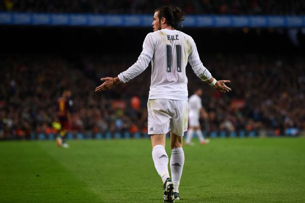 Khi đến Real Madrid, Bale được đôn lên đá vị trí tiền đạo cánh phải. Mặc dù nó trái kèo hoàn toàn với chân thuận của Bale nhưng ngôi sao người xứ Wales đã khẳng định được giá trị của mình khi vượt qua cái bóng của CR7 để trở thành một trong những trụ cột không thể thay thế của đội bóng Hoàng Gia Tây Ban Nha.