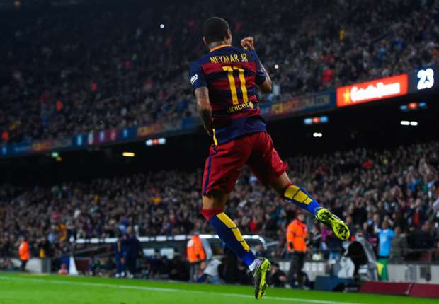 Chuyển đến Barcelona và được thi đấu cùng Messi là ước mơ từ nhỏ của Neymar, tuy nhiên đi kèm theo ước mơ này là việc siêu sao bóng đá người Brazil phải thi đấu "trái kèo" để thích nghi với sơ đồ chiến thuật của đội bóng xứ Catalan.