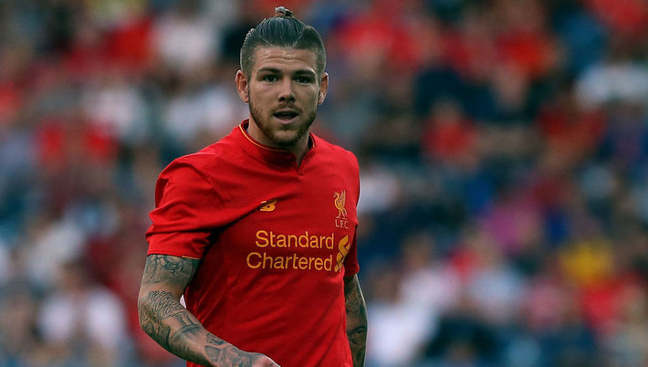 Alberto Moreno thi đấu tệ trong trận đấu với Arsenal, cầu thủ người Tây Ban Nha khiến đội nhà phải chịu một quả penalty cùng với đó là lỗi bỏ vị trí khiến cho Theo Walcott thoải mái ghi bàn.
