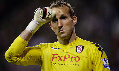 Qua các đội bóng ở giải đấu cao nhất nước Anh như Fulham, Chelsea hay Leicester City, Mark Schwarzer đã có 152 trận giữ sạch lưới.