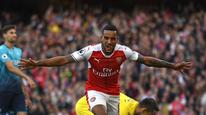 Với cú đúp vào lưới Swansea, Theo Walcott đã có pha làm bàn thứ tư sau bốn vòng gần nhất. Đây cũng là lần đầu tiên sau hơn một năm, Walcott có thể chọc thủng lưới đối phương nhiều hơn một lần ở một trận đấu.