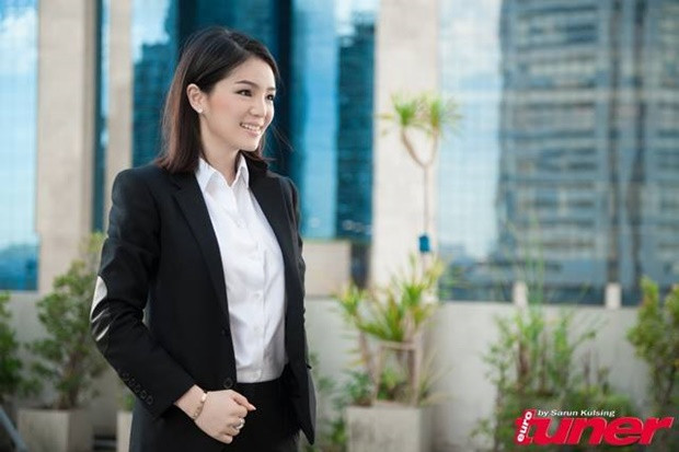 Hiện nay, bóng đá Thái Lan đang học hỏi cách làm bóng đá chuyên nghiệp và đầu tư mạnh về truyền thông như bóng đá Anh.