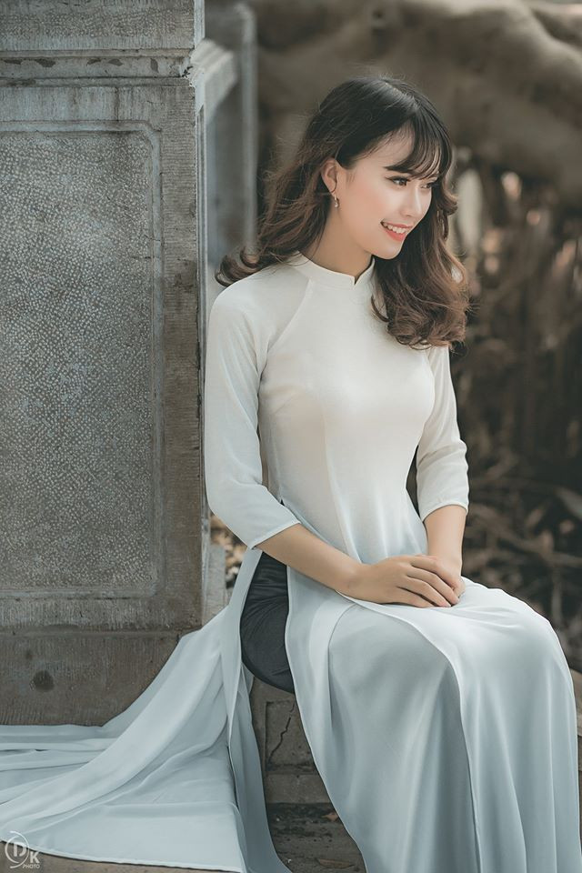 Thời gian vừa qua, cô nàng xinh đẹp có cái tên Mara Mai Phương được dân mạng chú ý tới nhờ nụ cười tỏa nắng khi xuất hiện trong bộ ảnh áo dài trắng tinh khôi.