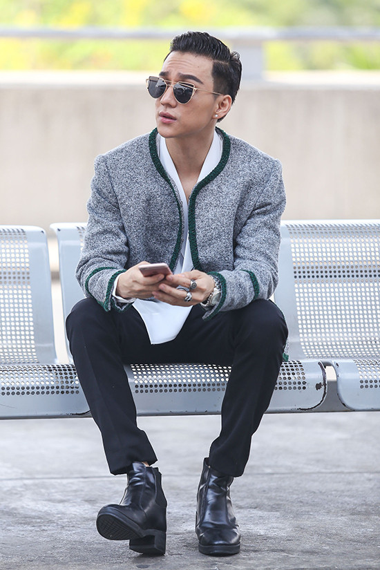 Được biết, Phúc Cường biết tiếng Thái nên trò chuyện với nam diễn viên Mario Maurer một cách khá dễ dàng.