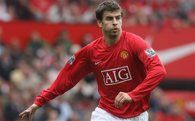 Pique từng được đào tạo trong học viện của Man United nhưng anh luôn mong muốn quay lại Barcelona nơi mình đã sinh ra. CLB "Quỷ đỏ" đã giúp cầu thủ này làm điều đó. Trong bối cảnh thiếu trung vệ trầm trọng thì rất nhiều CĐV "bầy quỷ" tỏ ra tiếc nuối khôn cùng với trường hợp của Pique.