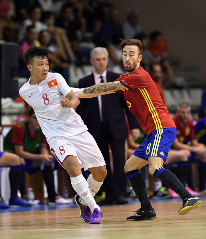 Minh Trí trong trận đấu giao hữu giữa ĐT Futsal Việt Nam và Tây Ban Nha vào những ngày đầu tháng 9/2016. Ảnh: Facebook nhân vật.
