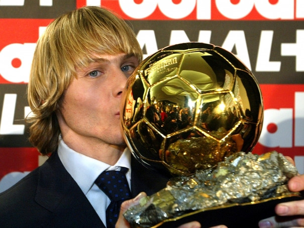 Thế nhưng cũng giống Fabio Cannavaro, Pavel Nedved cũng đã đến gần với chiếc cup Champions League năm 2003, thế nhưng danh hiệu này dường như luôn ngoảnh mặt với anh. Thậm chí Nedved còn không thể góp mặt trong trận chung kết vì nhận đủ số thẻ vàng quy định.