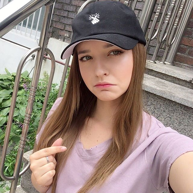 Cũng chính vì vậy, trang cá nhân Instagram của Angelina Danilova nhanh chóng thu hút hơn 46.000 lượt theo dõi cùng với đó là vô số bình luận khen ngợi vẻ đẹp của cô.