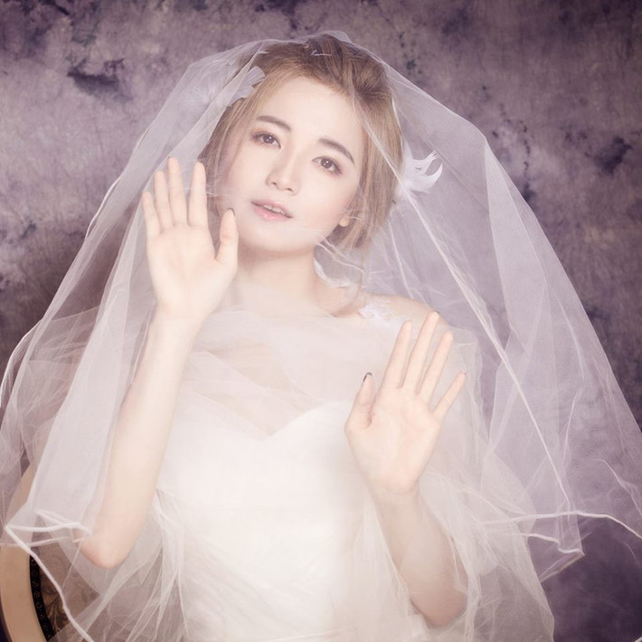 Sinh ra trong một gia đình không mấy khá giả, Mỹ Tiên đã sớm học cách bươn chải, mưu sinh để tự lo cho cuộc sống bản thân và phụ giúp gia đình.