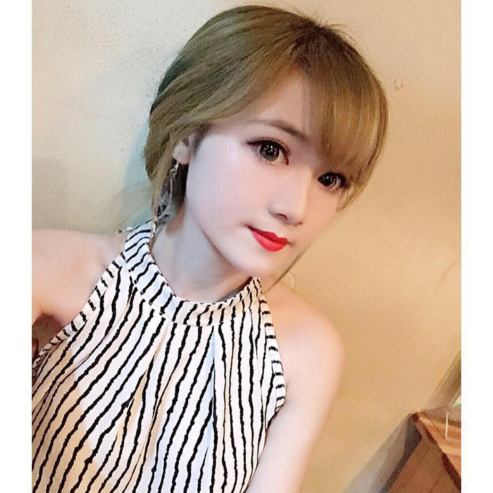 Sau khi quyết định nghỉ học, Mỹ Tiên thử sức với công việc kinh doanh thời trang online. Nhờ sự nhạy bén, lanh lợi và tài ăn nói, Mỹ Liên dần dần nhận được nhiều sự yêu mến từ khách hàng, kinh doanh bắt đầu khá lên.