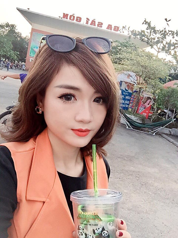 Mỹ Tiên còn được nhiều người biết đến với gương mặt xinh xắn, tính tình hòa đồng, thân thiện.