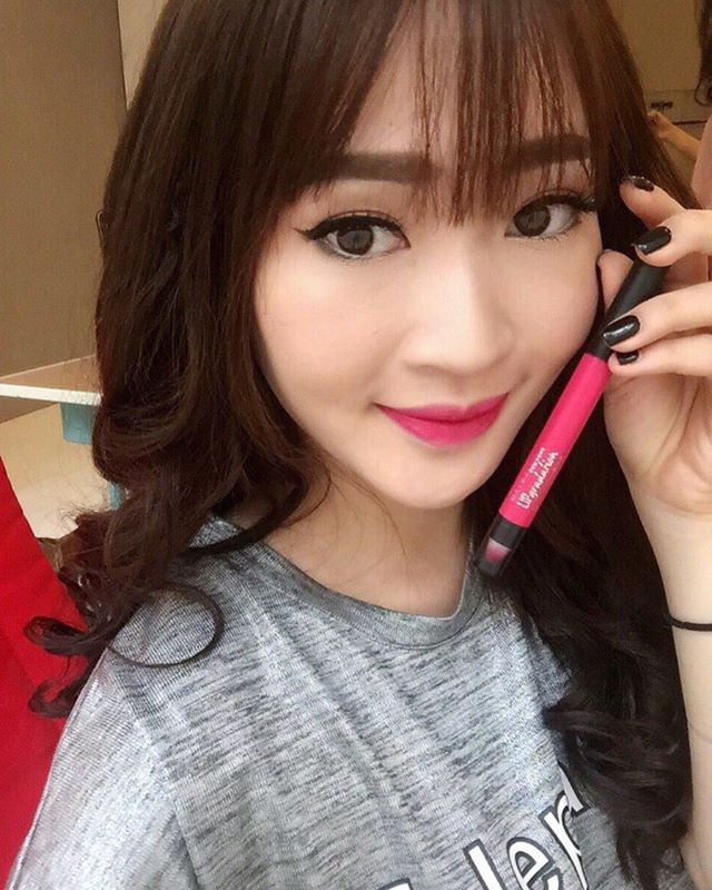 Gần đây nhất, V.logger Phở Đặc Biệt đã khiến nhiều cô gái đứng ngồi không yên với bức ảnh tình cảm mà anh chia sẻ trên trang cá nhân và Instagram. Mọi người đều cho rằng, Phở Đặc Biệt đã chính thức là “người yêu nhà người ta”.